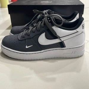 Nike Air Force 1 LV8 Sneakers